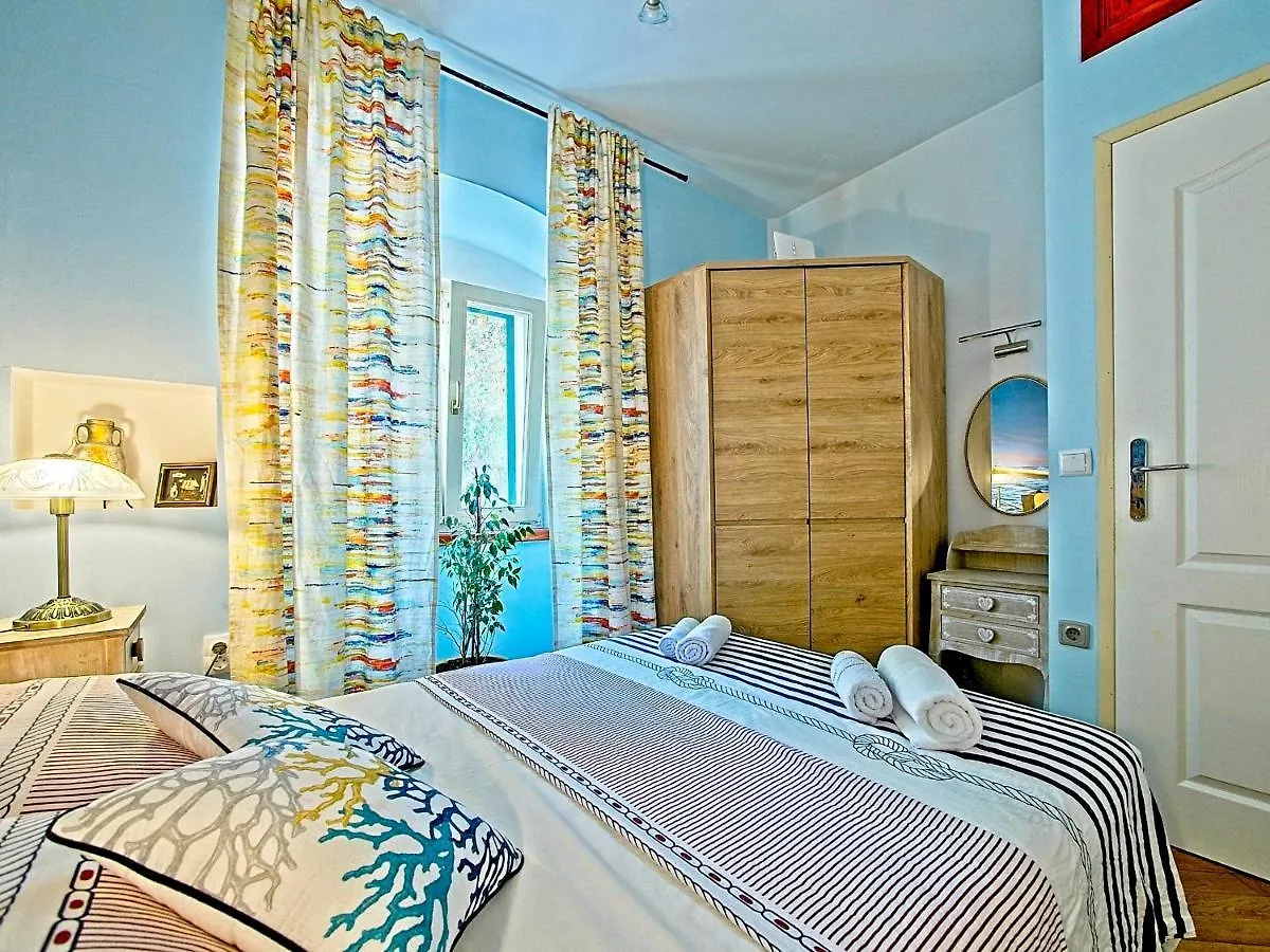 Nina Apartment Split