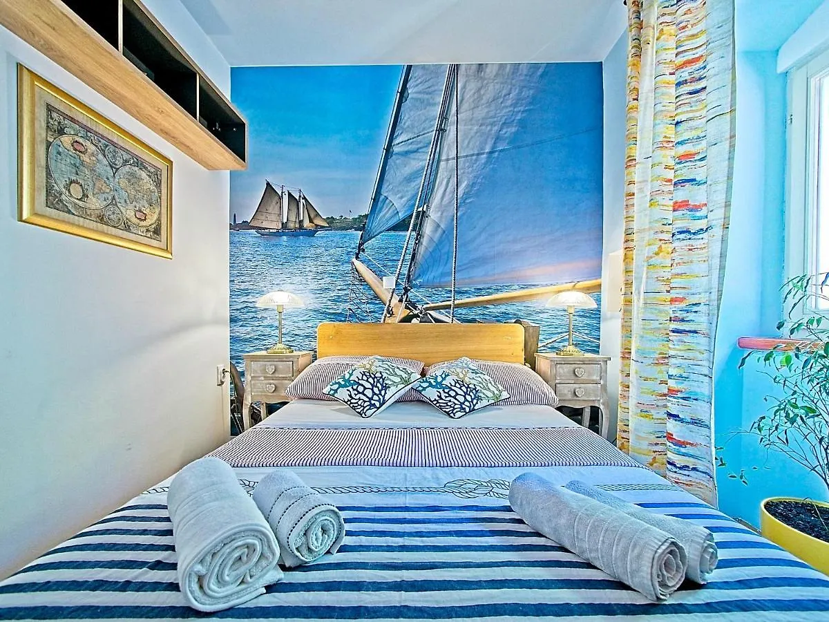 Nina Apartment Split