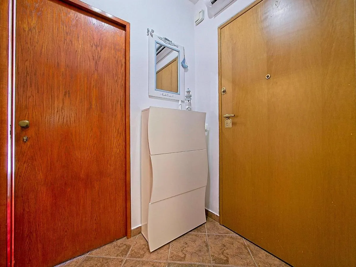 Nina Apartment Split