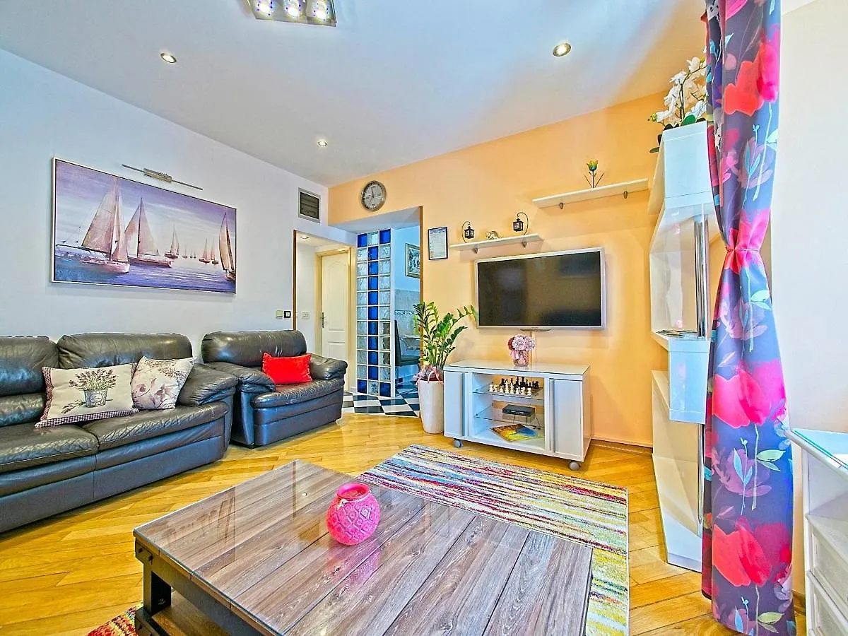 Nina Apartment Split
