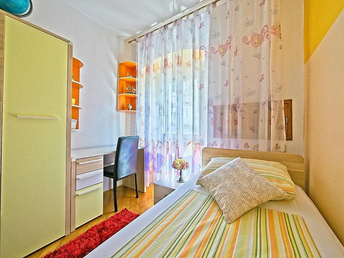 Nina Apartment Split