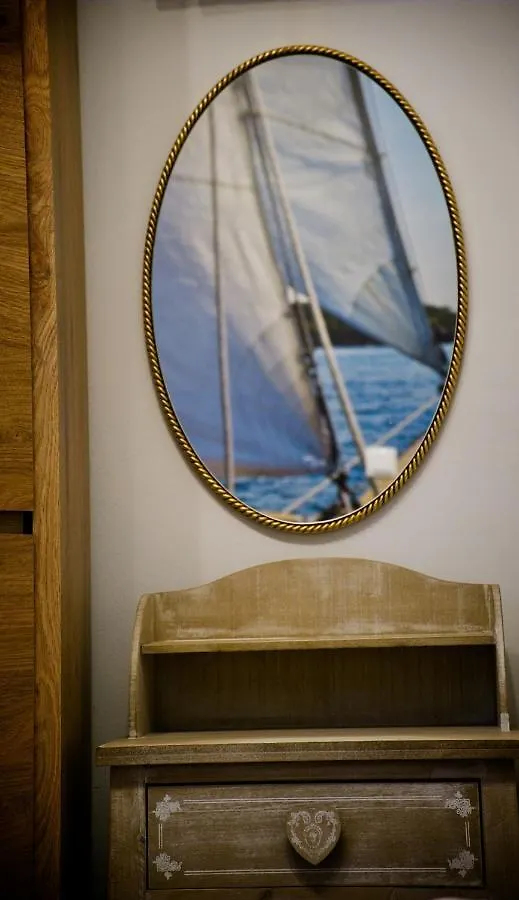Nina Apartment Split