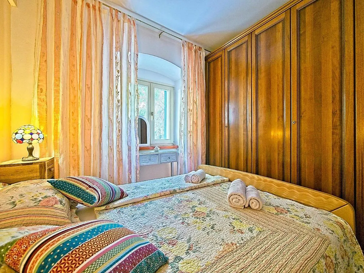 Nina Apartment Split